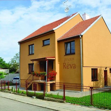 Penzion Reva Valtice Buitenkant foto