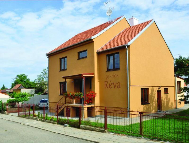 Penzion Reva Valtice Buitenkant foto